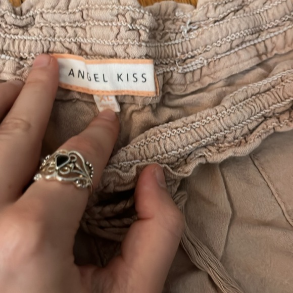 Light pink flowy paper bag shorts super cute! - Picture 2 of 4